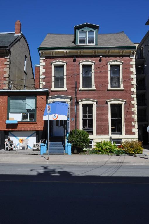 Hi Heritage House Hostel *